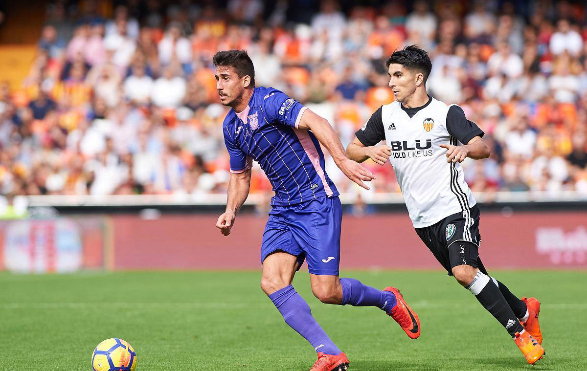 包含巴伦西亚主场告捷，力保联赛头名的词条