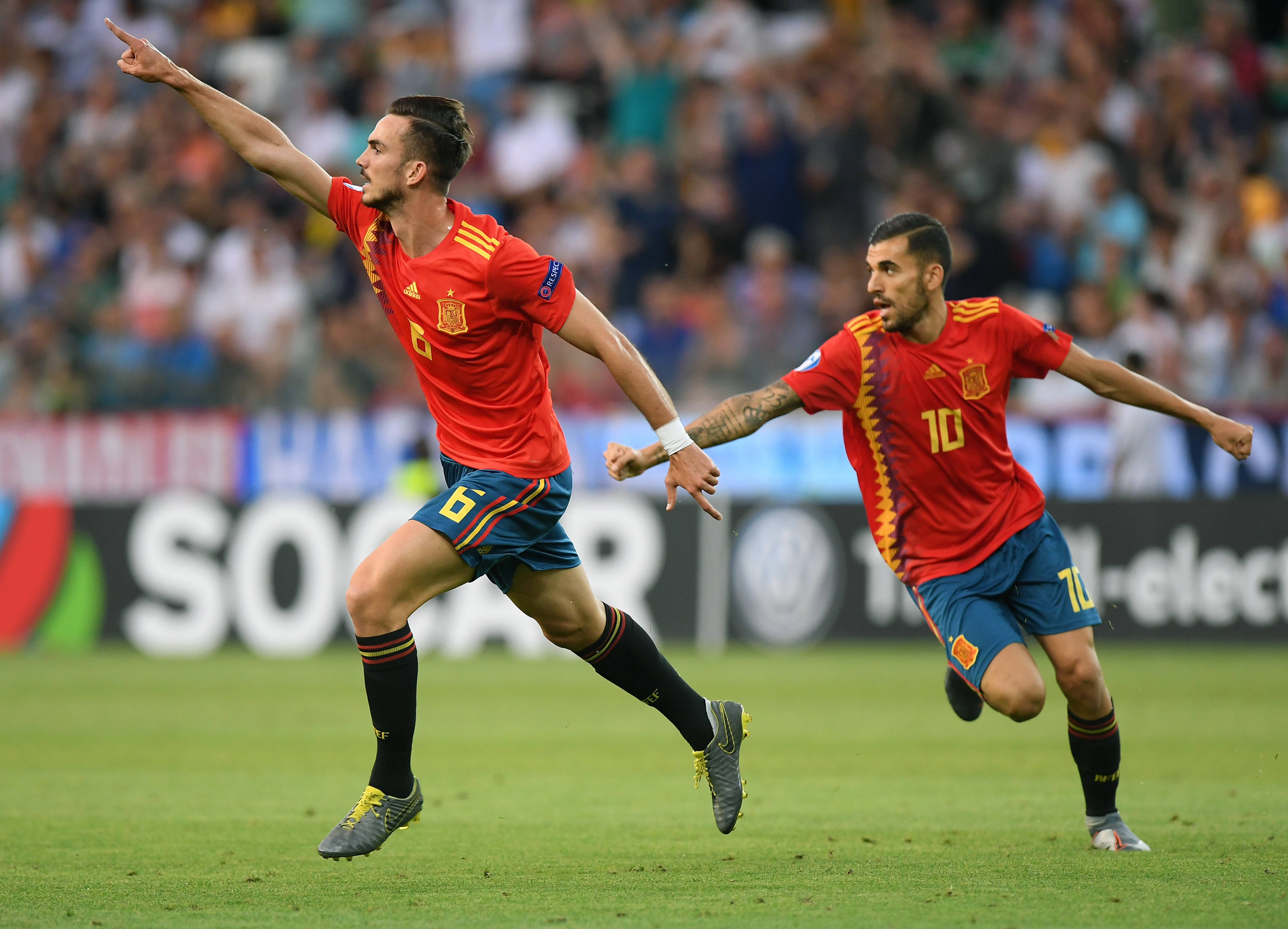 九游体育app-包含足球明星大赛展开角逐，看点不断燃起的词条