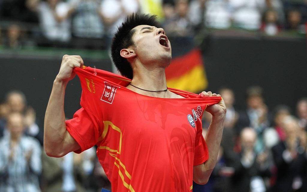 乒乓球名将张继科备战次轮比赛