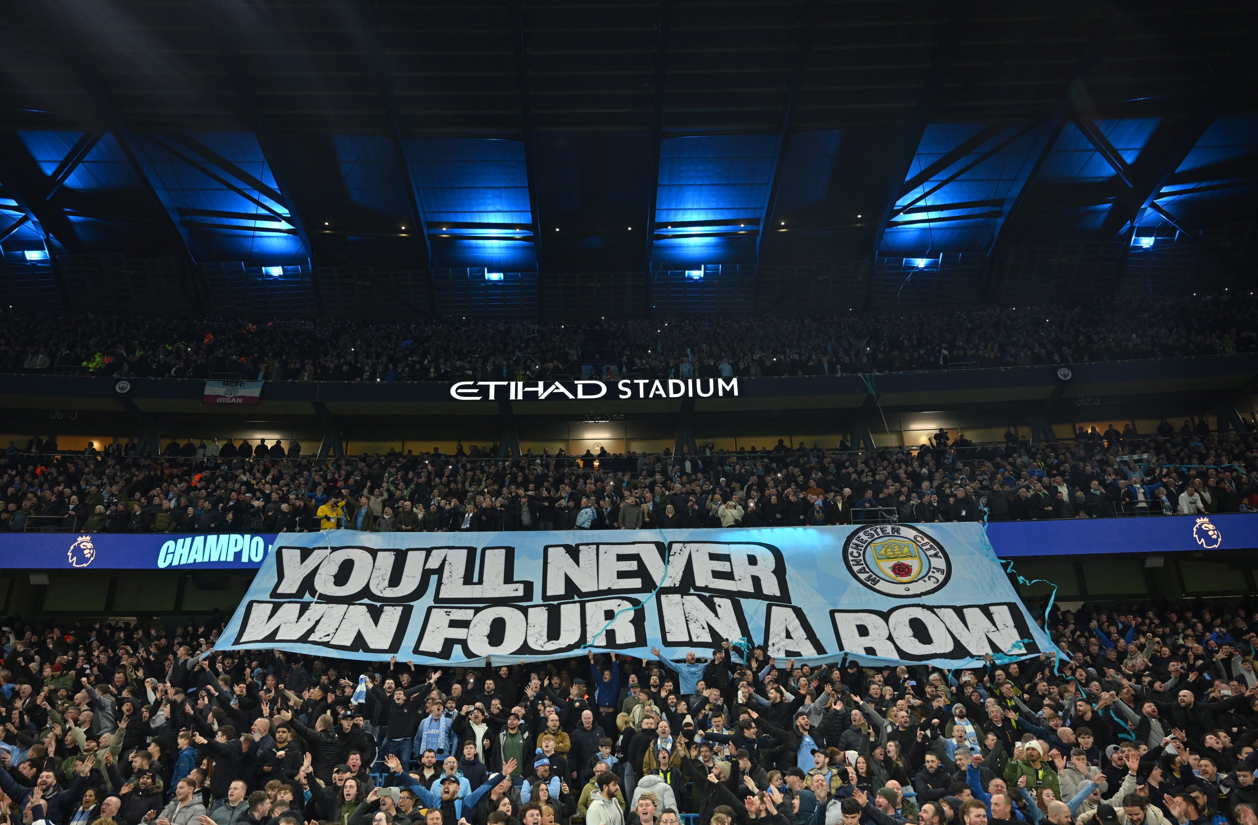 九游体育app下载-主场球迷狂欢待赛，球队气势如虹的简单介绍