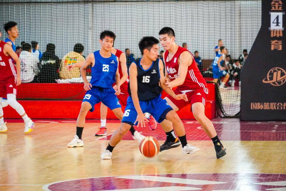 九游体育app下载-篮球明星赛吸引球迷狂欢，场场精彩对决的简单介绍