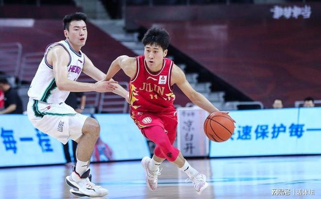 关于重庆男篮取胜关键战，卫冕在望的信息