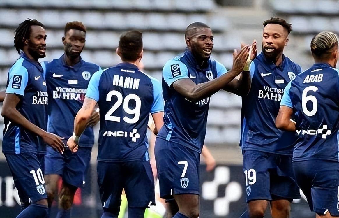 包含阿雅克肖队在对阵勒阿弗尔队的激烈比赛中胜出的词条